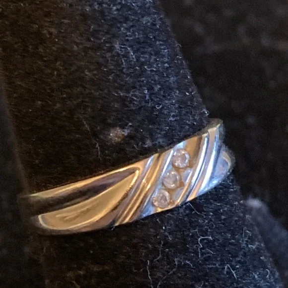 10 karat Men’s white gold wedding band